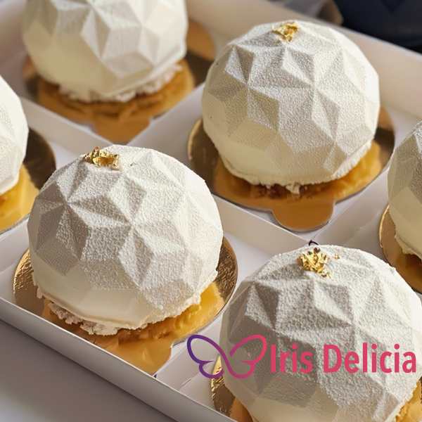 Изображение Муссовое пирожное на Новый год №1 Кондитерская Iris Delicia Изображение Муссовое пирожное на Новый год №1 Кондитерская Iris Delicia